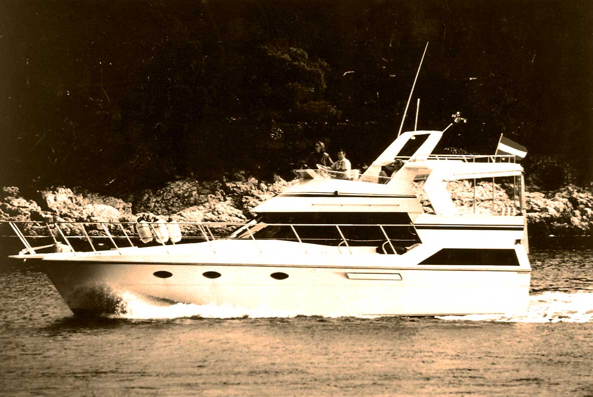 Yacht in langsamer Fahrt Nostalgie