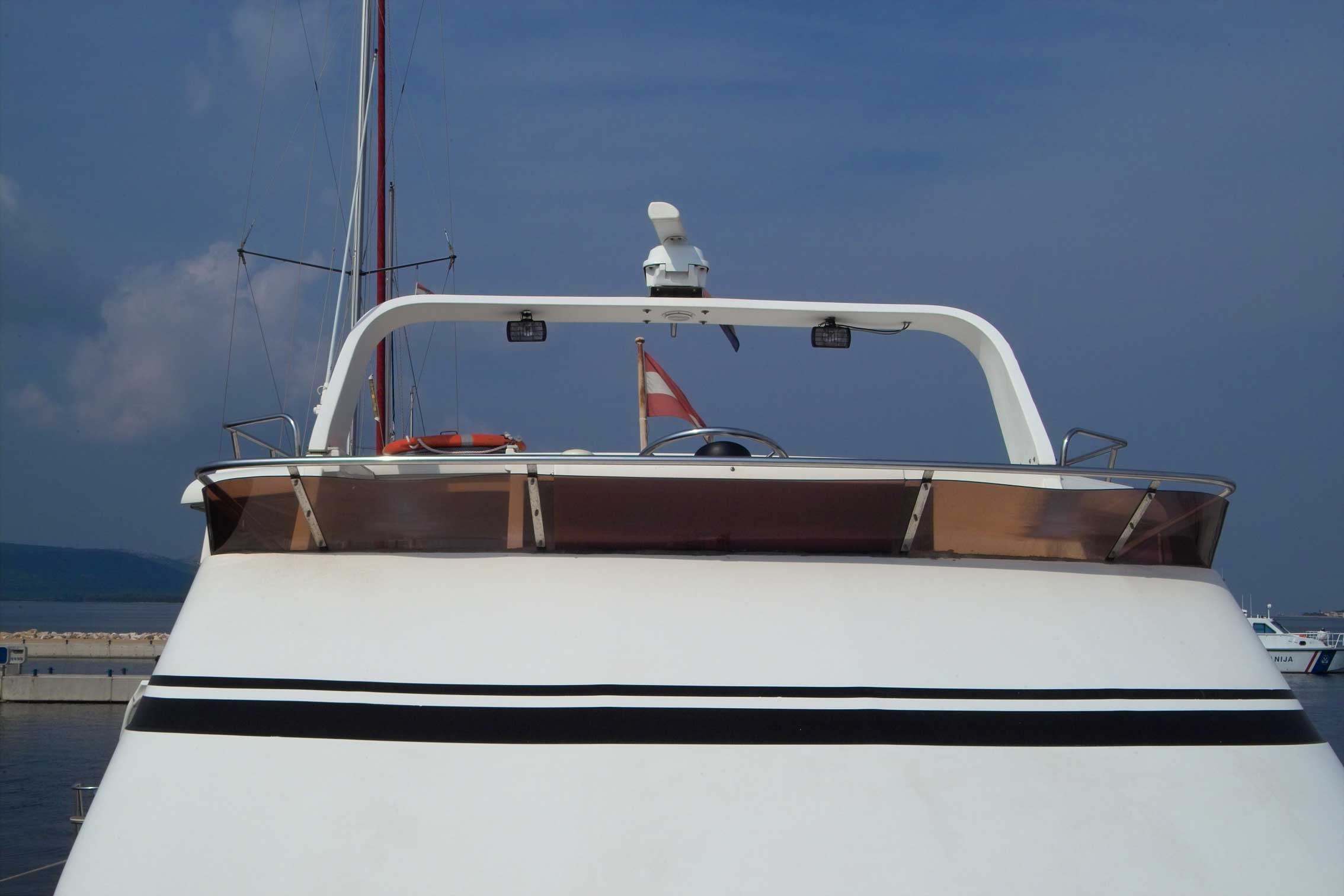 Bild vom Bug auf die Flybridge