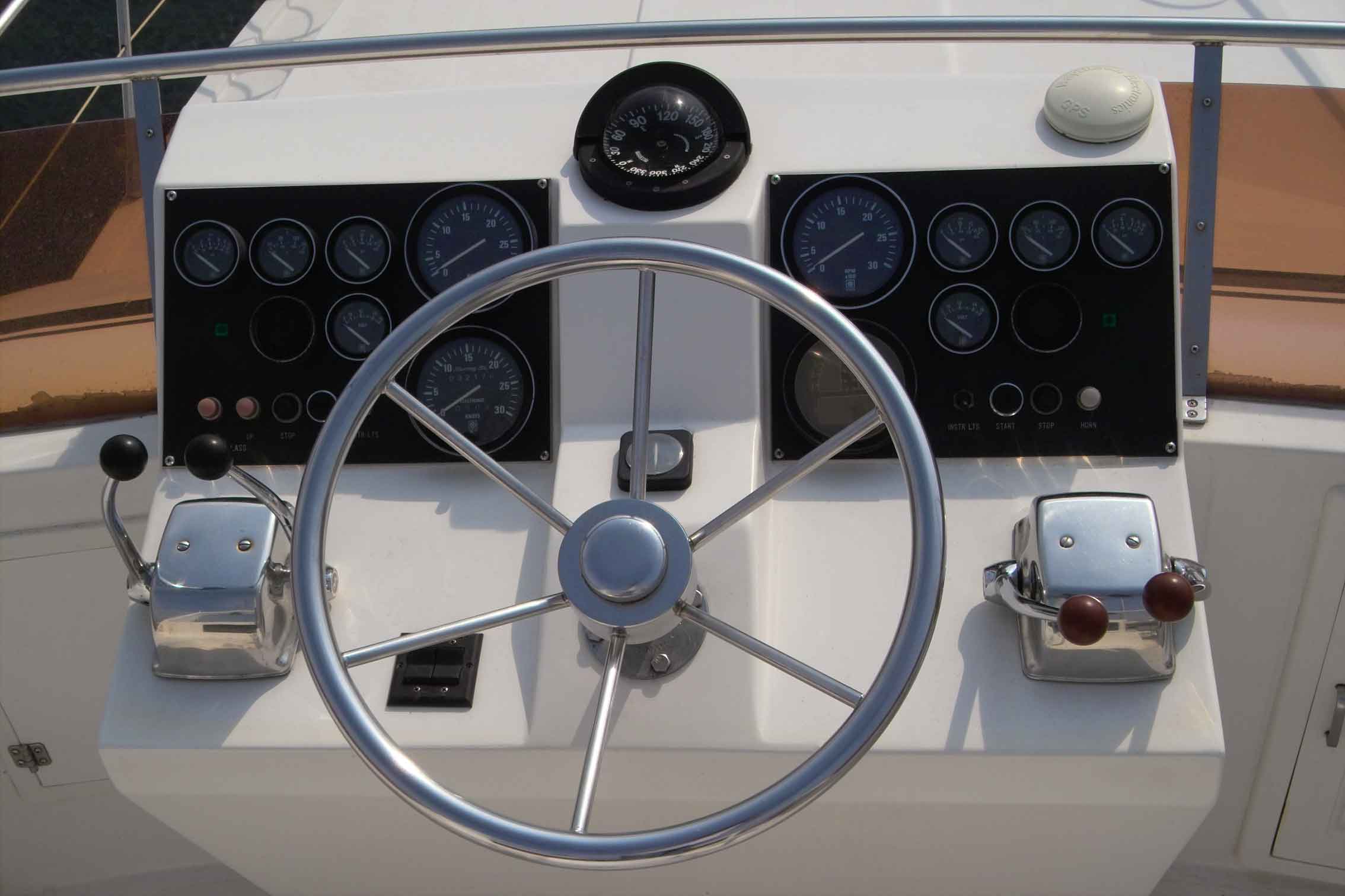 Steuerstand der Flybridge